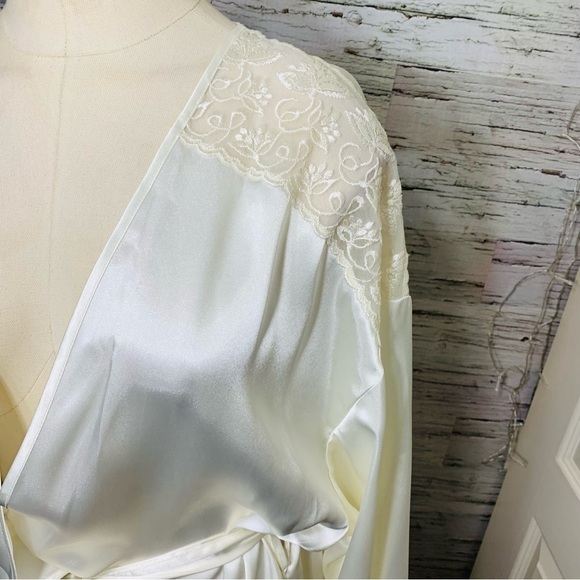 VERSAILLES Satiny Lace Off White Flowy Luxurious Long Dressing Gown Kimono Sz L - Picture 8 of 17